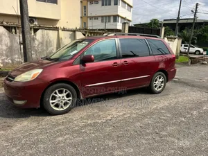 Toyota Sienna 2005 Red