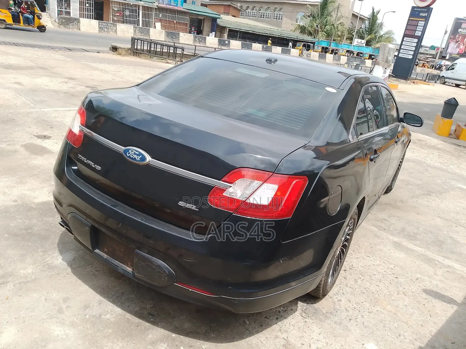 Ford Taurus 2010 Black