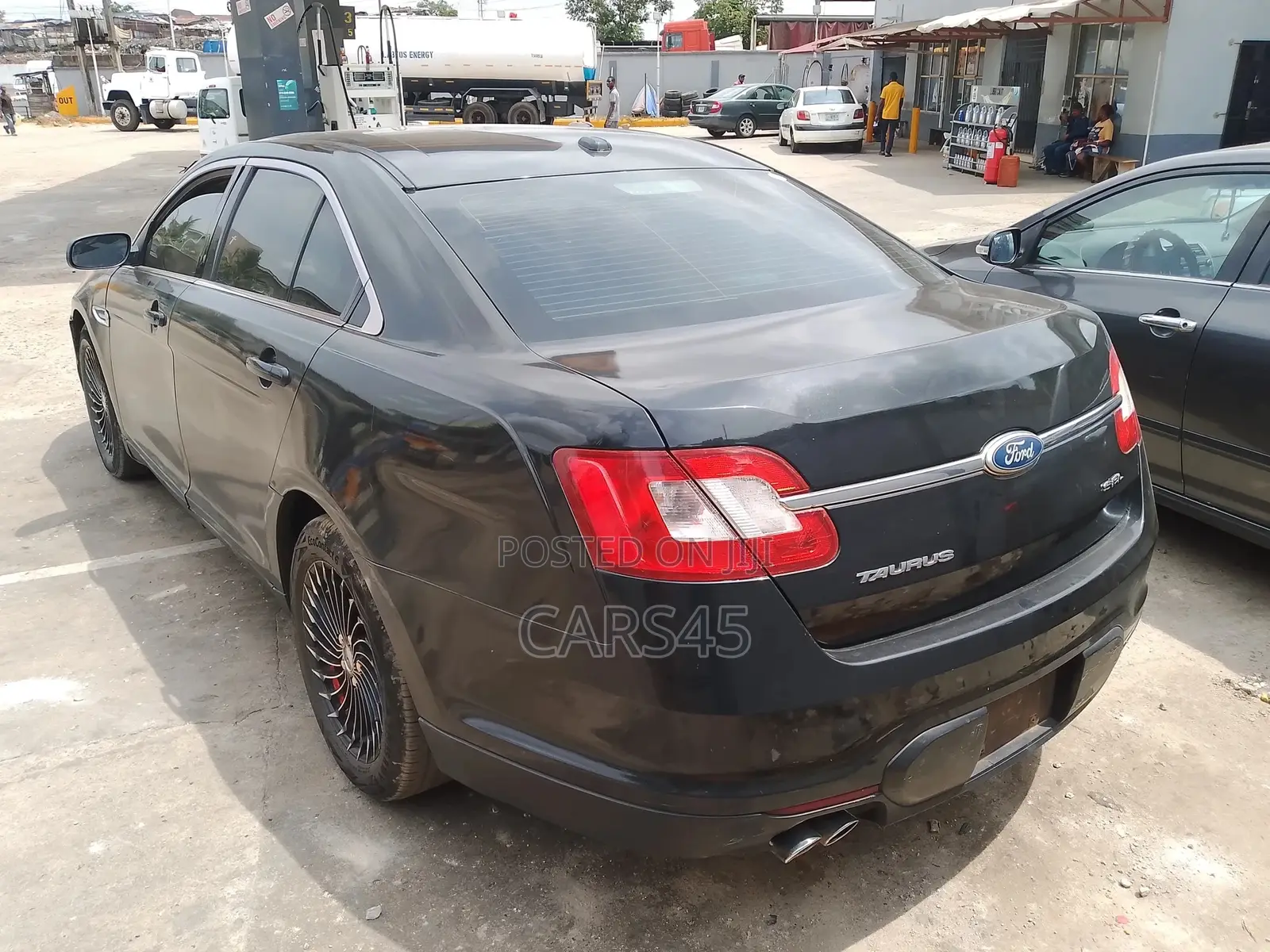 Ford Taurus 2010 Black