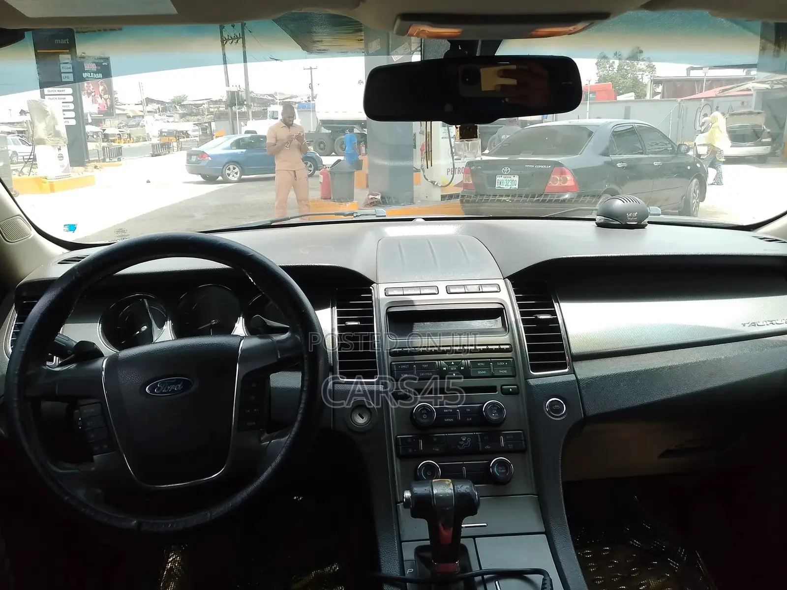 Ford Taurus 2010 Black