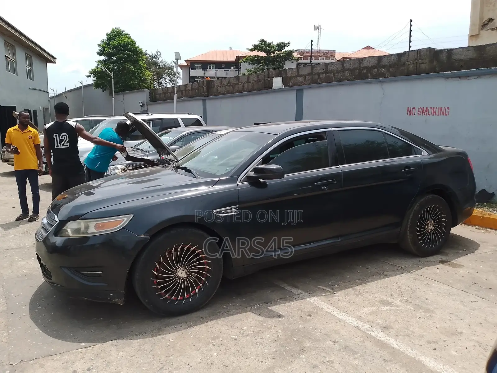 Ford Taurus 2010 Black