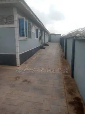 3bdrm Apartment in Ologuneru for rent