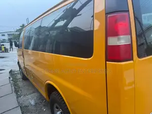 GMC Savana 2500 2008 Yellow