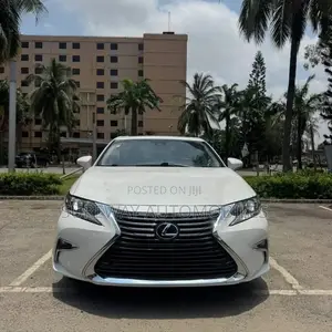 Lexus ES 350 FWD 2017 White