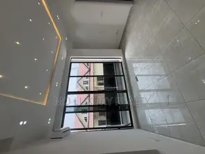 3bdrm Apartment in Lekki Phase 1 for rent