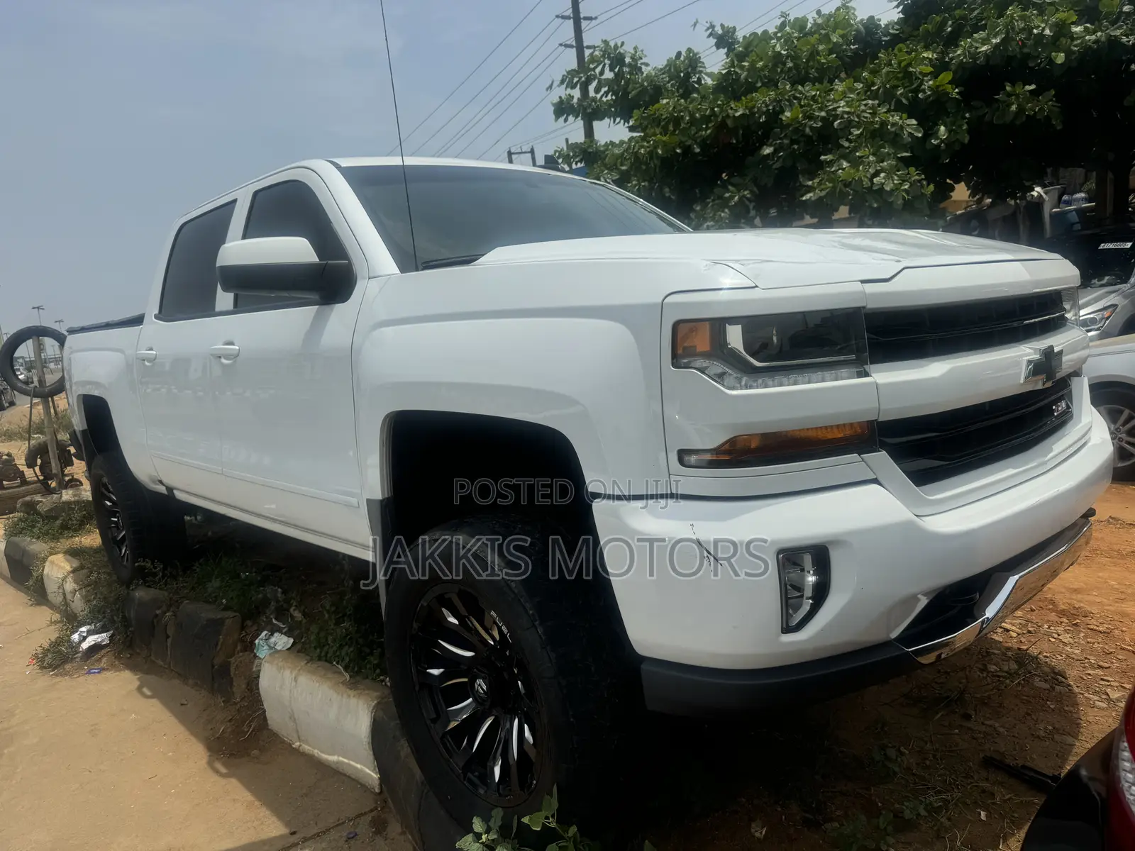 Chevrolet Silverado 2020 White