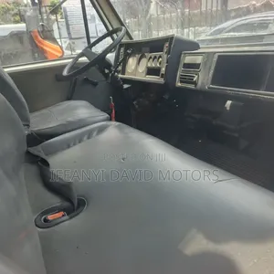 Volkswagen LT 2000 Orange
