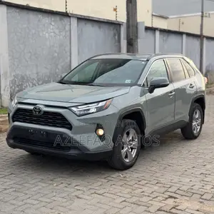 Toyota RAV4 XLE Premium AWD 2023 Green