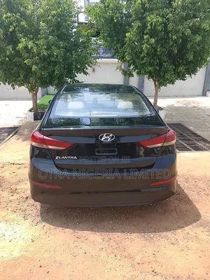 Hyundai Elantra Limited Sedan FWD (2.0L 4cyl 6A) 2017 Black