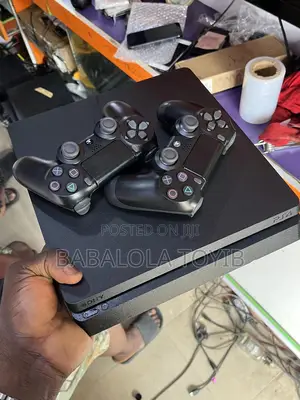 Playstation 4 Slim 500gb 2pads