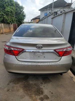 Toyota Camry LE 4dr Sedan (2.5L 4cyl 6A) 2017 Gold