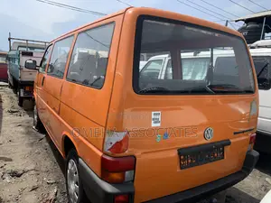 Volkswagen Transporter 2005 Orange