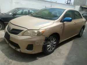 Toyota Corolla 2011 Gold