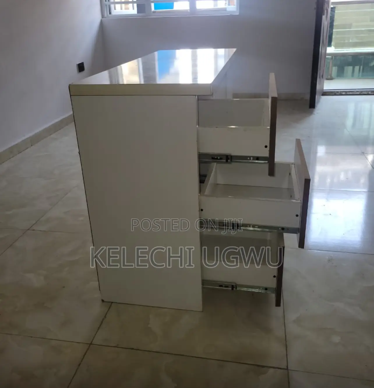 New (Never Used Before Vanity Table)