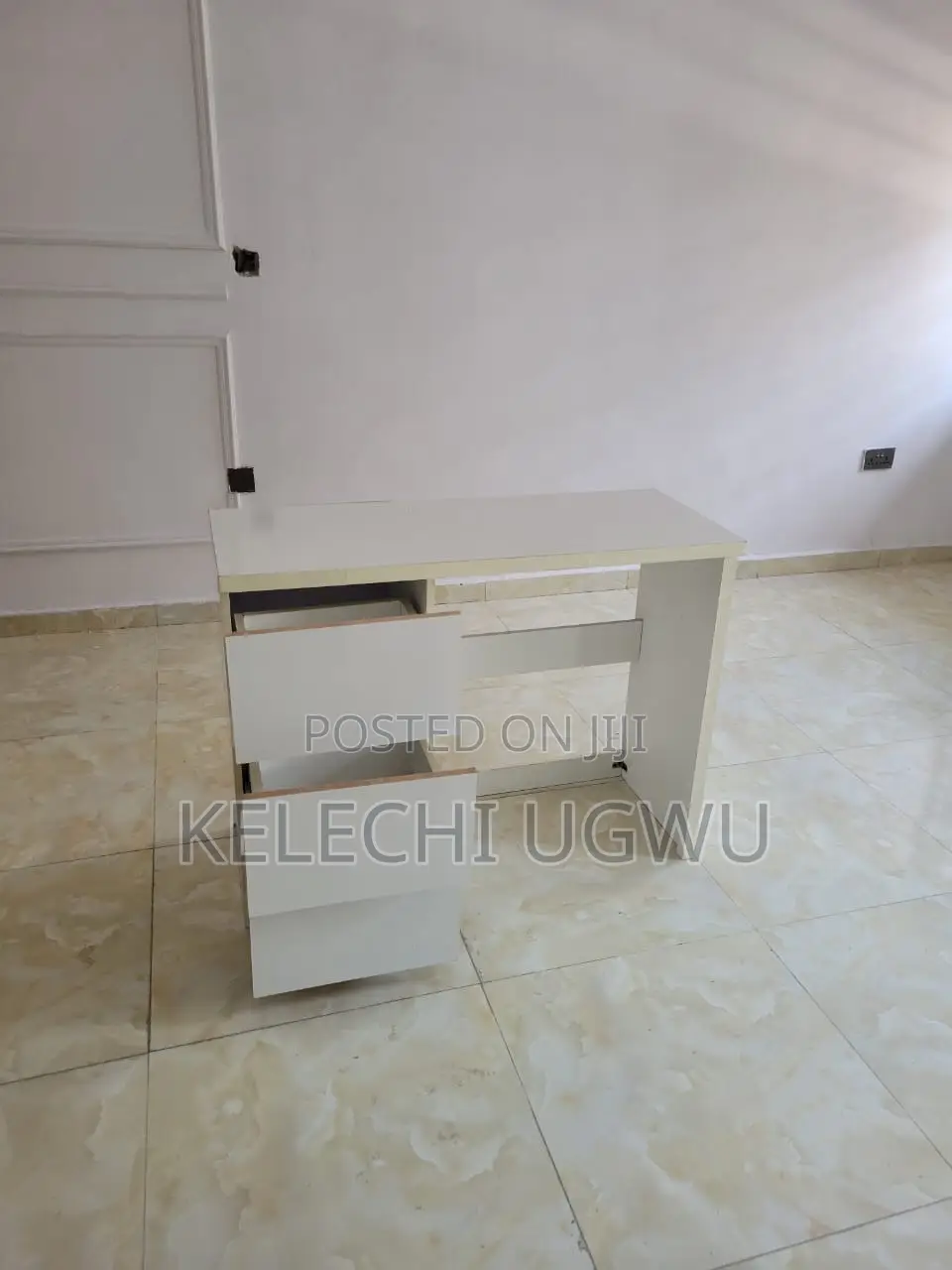 New (Never Used Before Vanity Table)