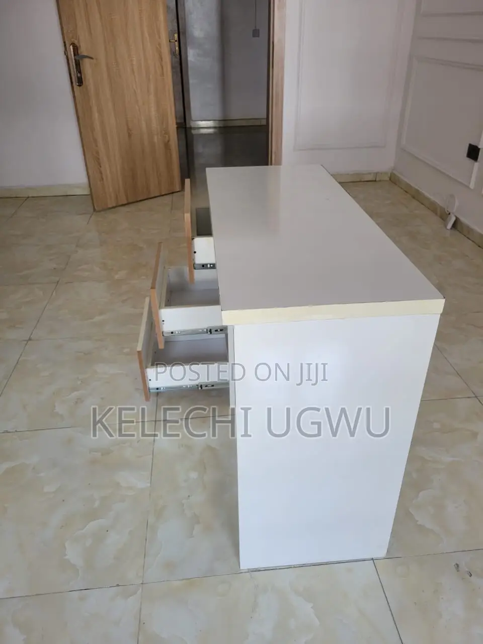 New (Never Used Before Vanity Table)