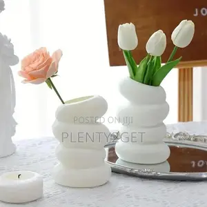 Vintage Style Spiral Vase - Unique Twisted Design, Ideal for Fresh And
