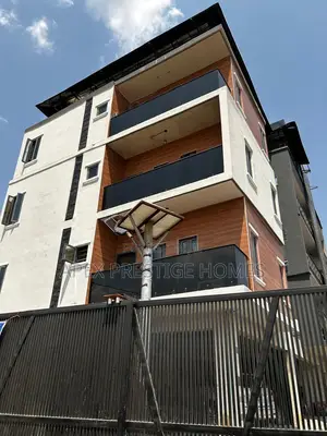 3bdrm Block of Flats in Yaba, Akoka for sale