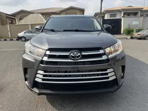 Toyota Highlander XLE 4dr SUV AWD (3.5L 6cyl 6A) 2015 Gray