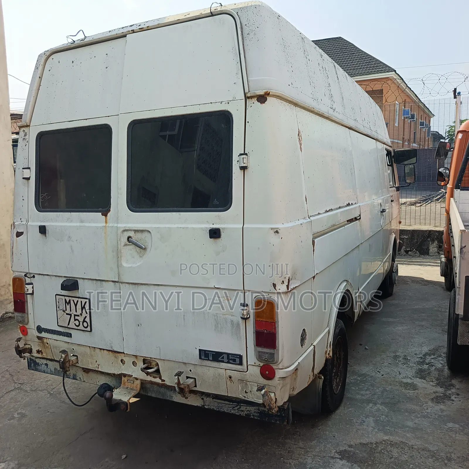 Volkswagen LT 2000 White
