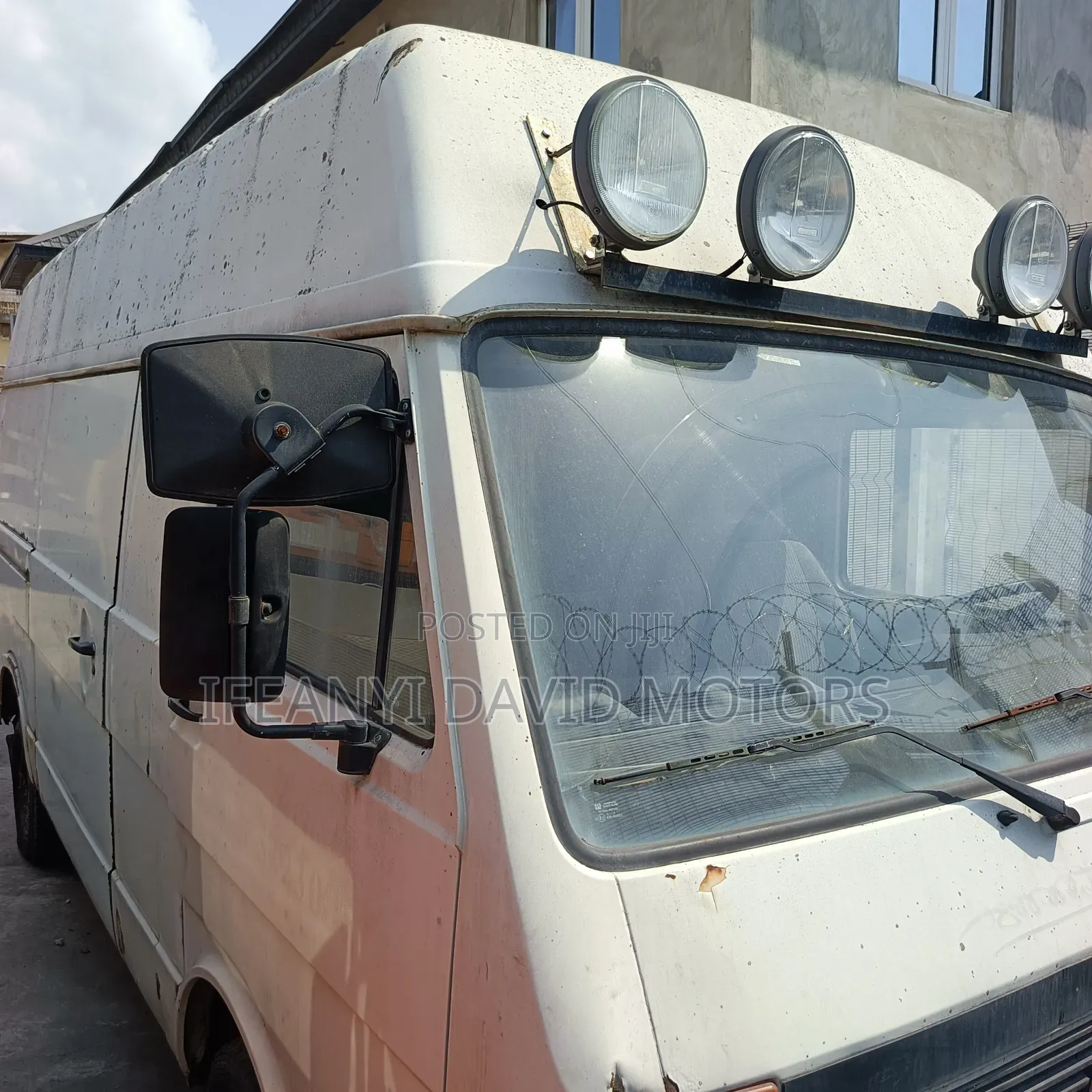 Volkswagen LT 2000 White