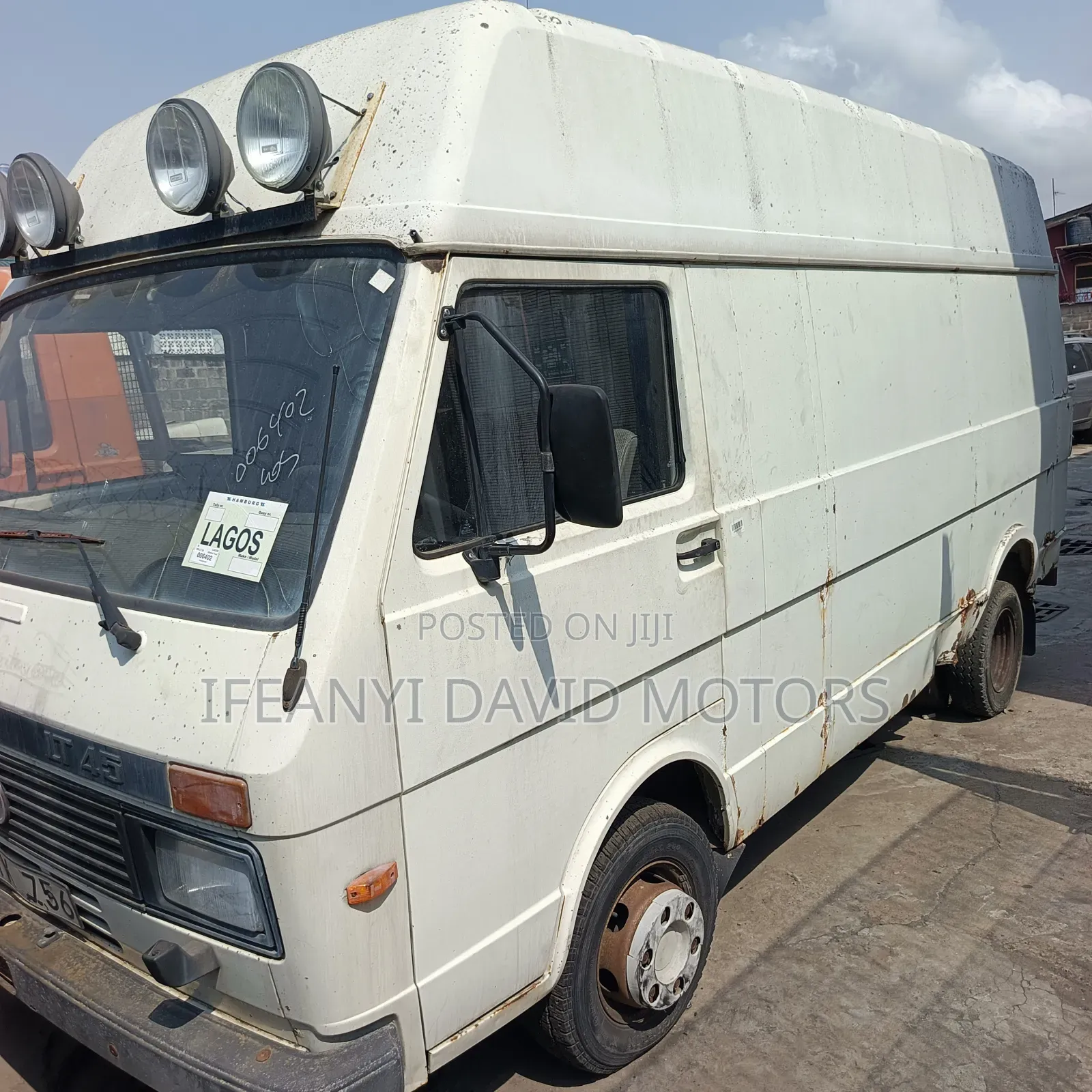 Volkswagen LT 2000 White