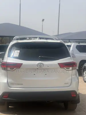 Toyota Highlander XLE 4x4 V6 (3.5L 6cyl 8A) 2018 White