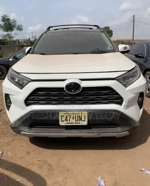 Toyota RAV4 Limited 2022 White