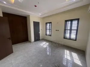 5bdrm Townhouse / Terrace in Wuye for rent