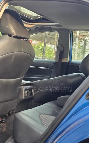 Toyota Camry 2018 Blue