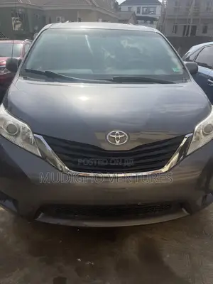 Toyota Sienna LE 8 Passenger 2012 Gray