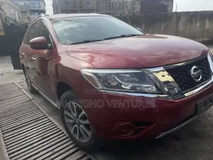Nissan Pathfinder SV 4x4 2013 Red