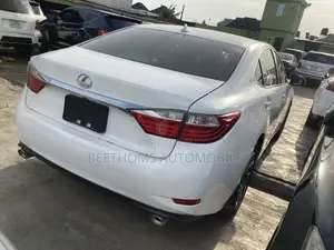 Lexus ES 2013 White