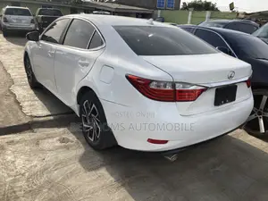 Lexus ES 2013 White