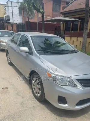 Toyota Corolla LE 4dr Sedan (1.8L 4cyl 4A) 2012 Silver