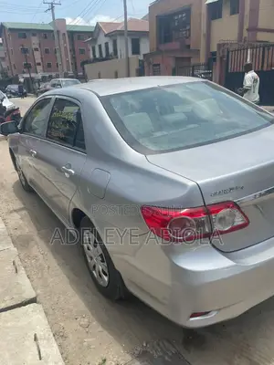 Toyota Corolla LE 4dr Sedan (1.8L 4cyl 4A) 2012 Silver