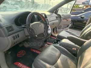 Toyota Sienna 2007 Gold