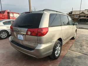 Toyota Sienna 2007 Gold