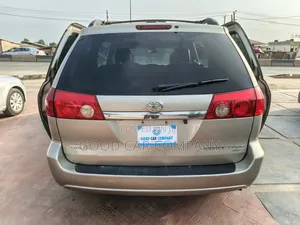 Toyota Sienna 2007 Gold