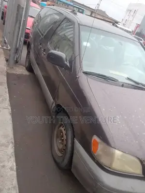 Toyota Sienna LE 2002 Brown