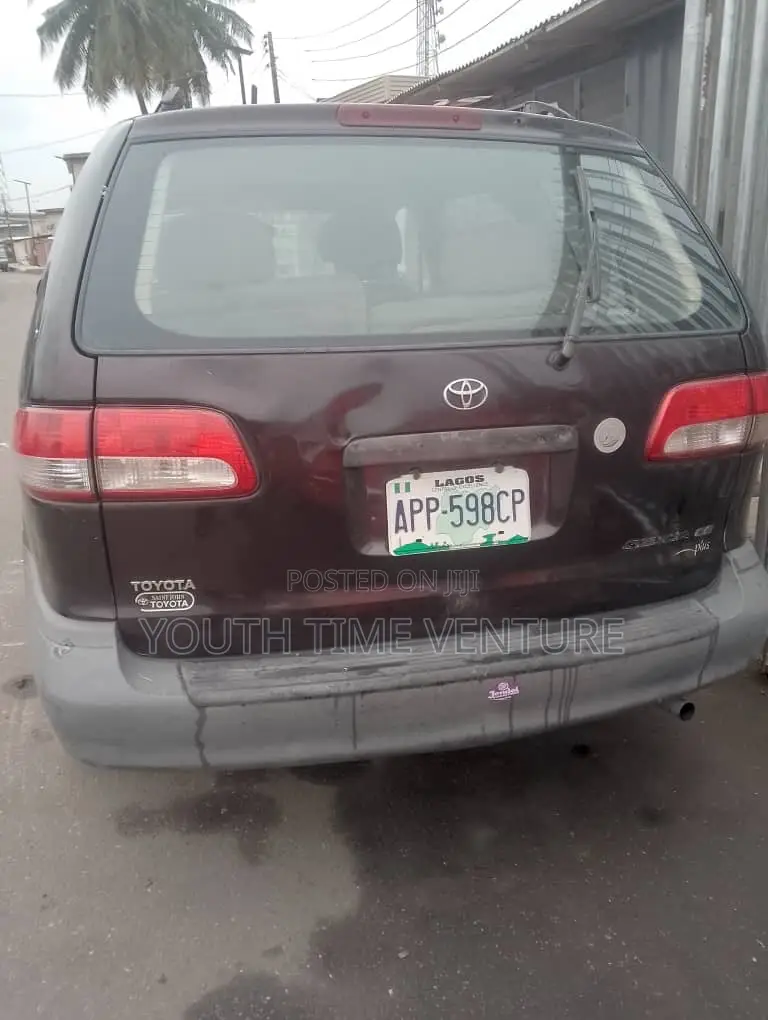 Toyota Sienna LE 2002 Brown