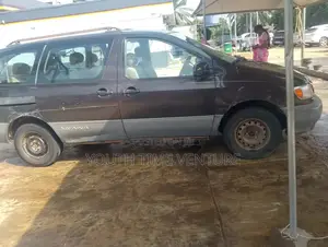 Toyota Sienna LE 2002 Brown