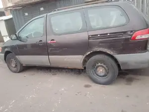 Toyota Sienna LE 2002 Brown