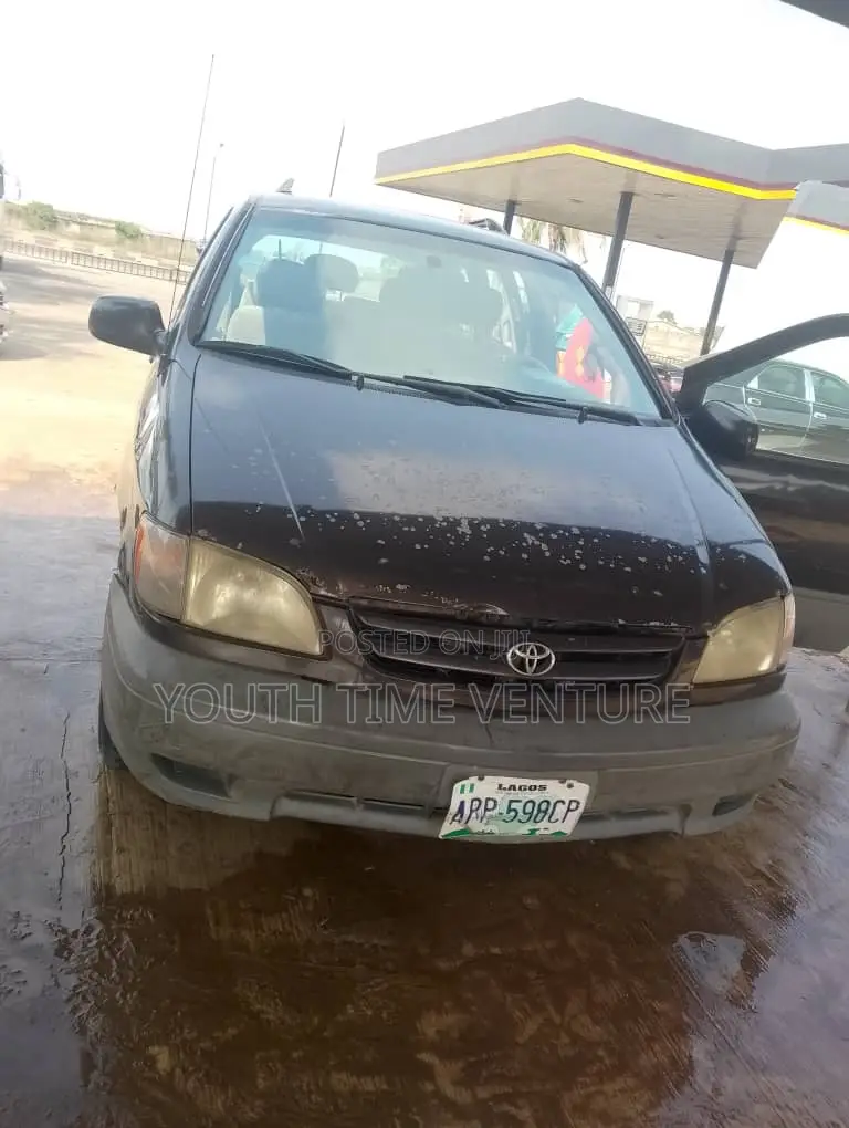 Toyota Sienna LE 2002 Brown