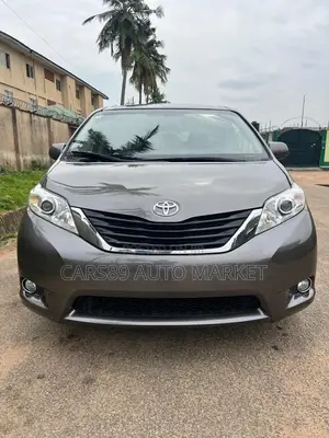 Toyota Sienna LE 7 Passenger (3.5L 6cyl 6A) 2016 Gray