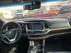 Toyota Highlander Limited 4dr SUV AWD (3.5L 6cyl 6A) 2015 Silver