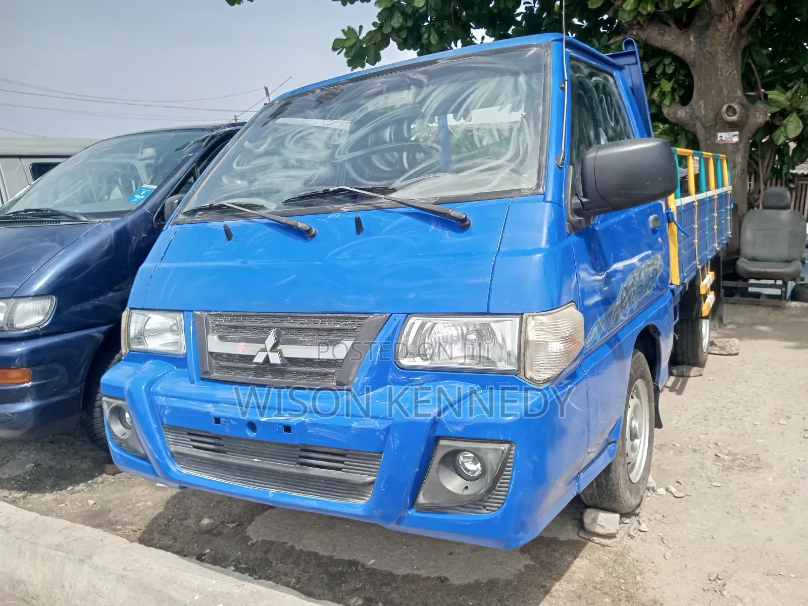 Mitsubishi L300 2017 Blue