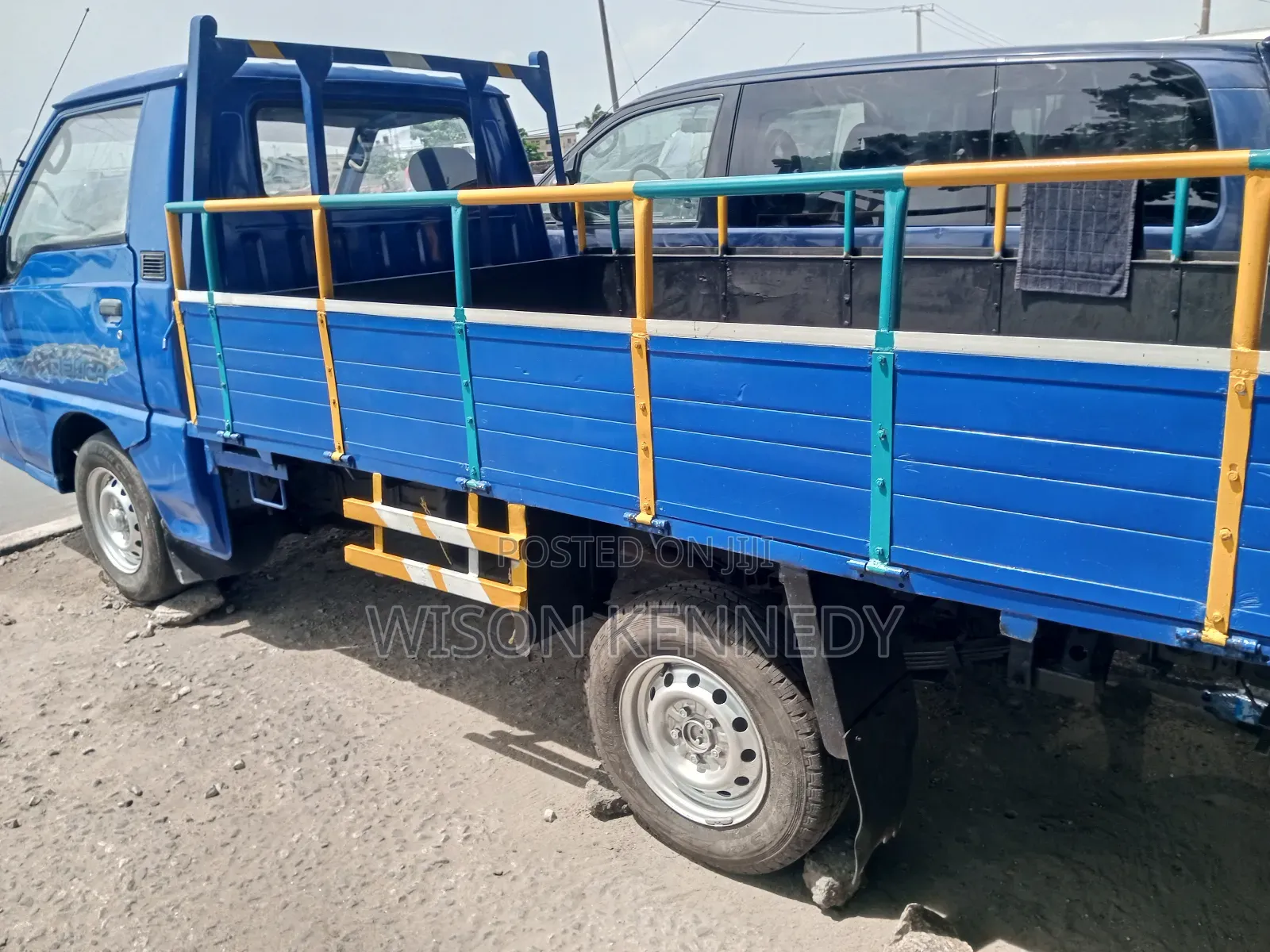 Mitsubishi L300 2017 Blue