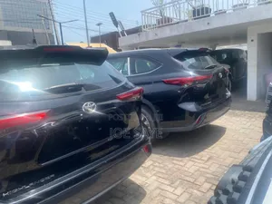 New Toyota Highlander XLE AWD 2023 Black