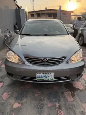 Toyota Camry LE 4dr Sedan (2.4L 4cyl 5A) 2005 Green